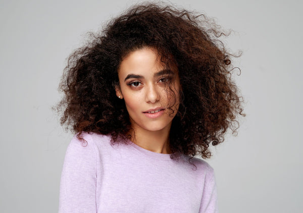 5 Causes of Frizzy Curls & How to Prevent It
